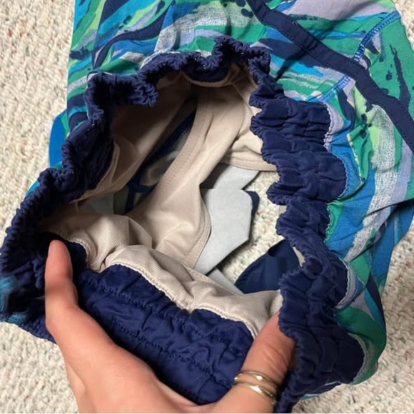 Lululemon shorts. Size 6. Dot confirmed. Lined. Summer. Gym. Workout. - Picture 5 of 6